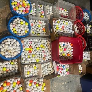 6$ for 1 dozen like new golf balls
 
Always available 
Shipping available